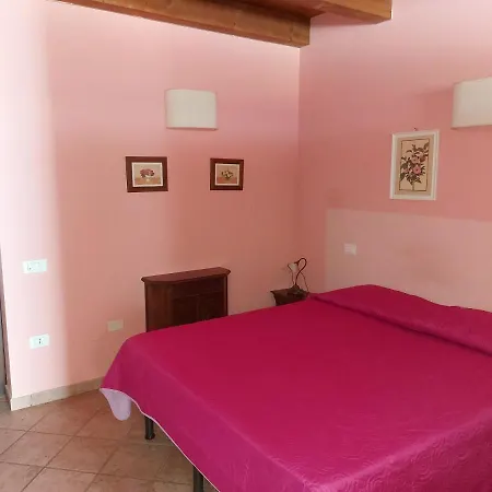 Agriturismo Casella מלון *