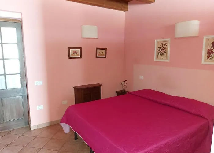 Agriturismo Casella Hotel *