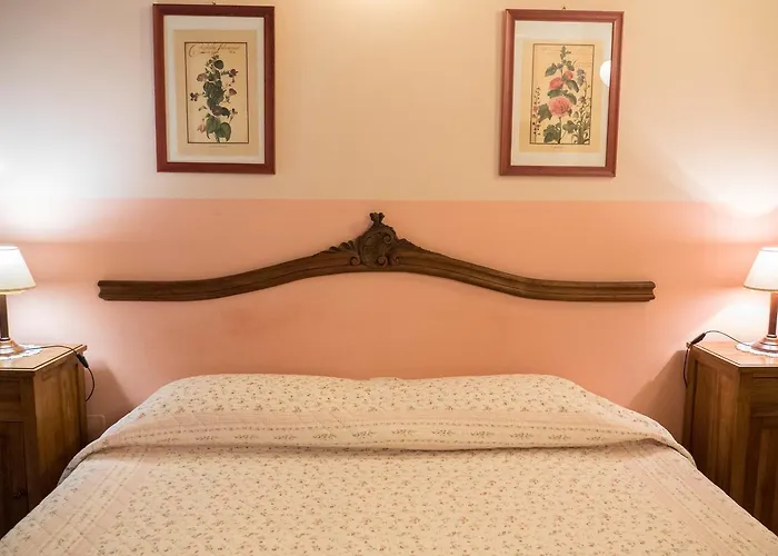 Agriturismo Casella Hotel *